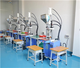 Vertical injection molding machine